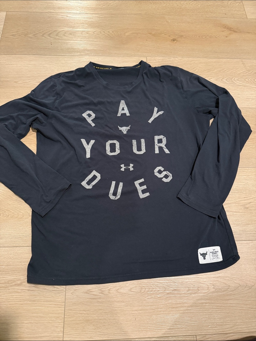 Under Armour Men’s Long Sleeve Tee — Black with Gray Graphic